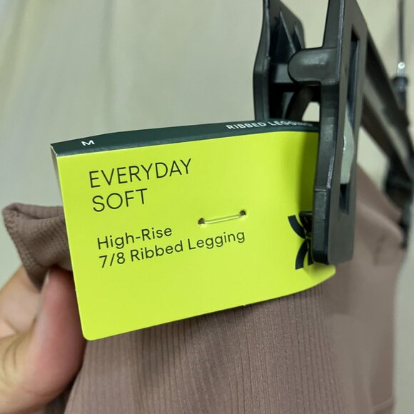 All in Motion Medium Light Brown Everyday Soft High Rise 7/8 Ribbed Leggings - Picture 7 of 13